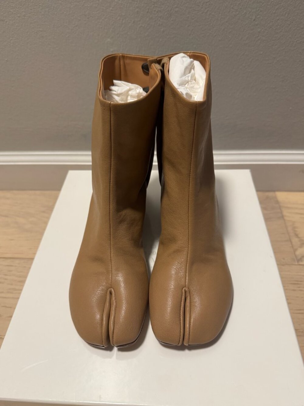 NEW! Maison Margiela Tabi Leather Ankle Boots Nude 35.5 NWT